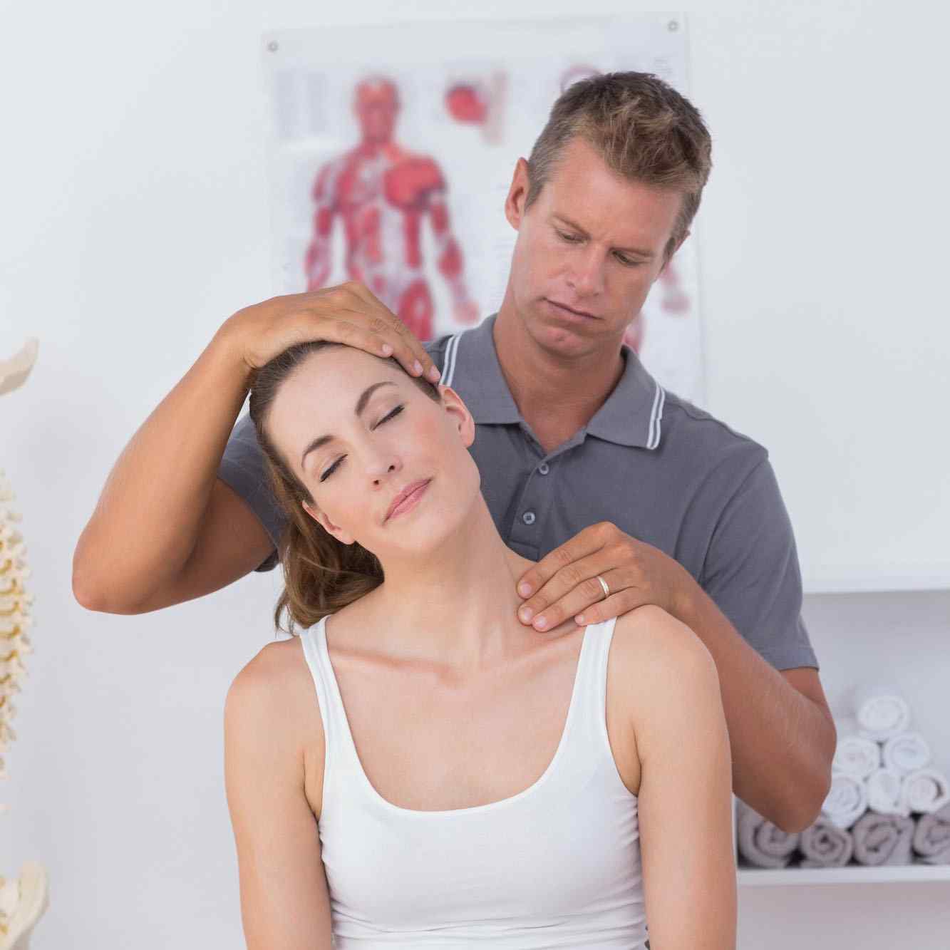 https://vivaanspecialityclinic.com/wp-content/uploads/2015/12/kiroprakticar.jpg